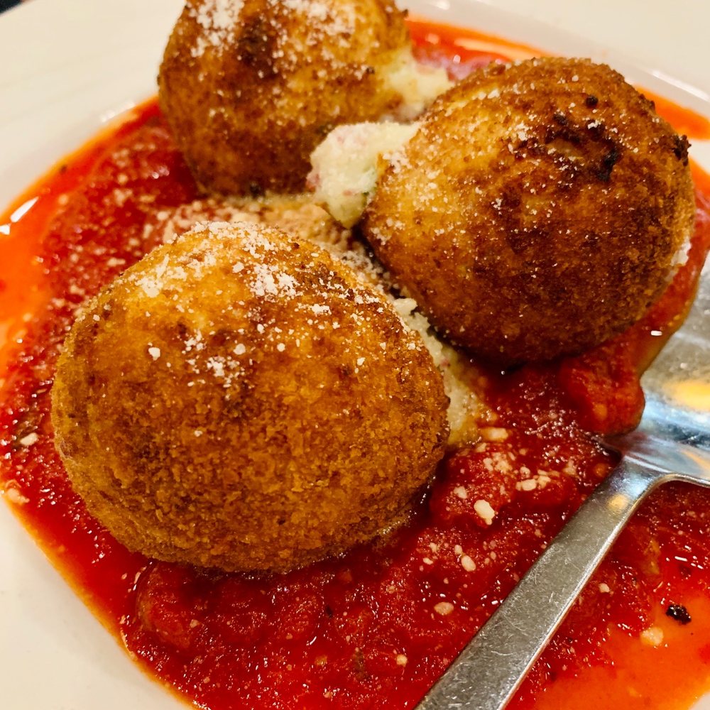 La Lupa Ristorante - Italian Near Me - North Haven, Connecticut