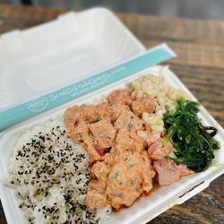 Seattle Fish Guys - Spicy ahi tuna, avocado tuna with white rice, seaweed salad, mac salad