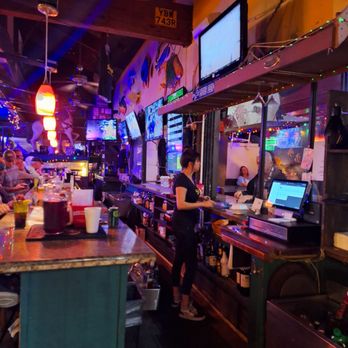 Stingers Pizza - customers at the counter - Sports Bars Near Me - Pompano Beach, Florida Stingers Pizza - customers at the counter - Sports Bars Near Me - Pompano Beach, Florida