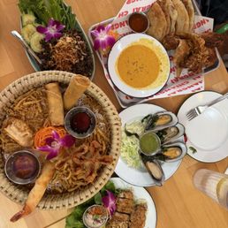 Steamed Mussel, Moo Sahm Chan Tod Nam pla, Yellow curry, Roti, Fried Chicken, Beef Larb Steamed Mussel, Moo Sahm Chan Tod Nam pla, Yellow curry, Roti, Fried Chicken, Beef Larb