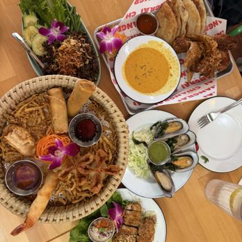 Chiang Rai - Steamed Mussel, Moo Sahm Chan Tod Nam pla, Yellow curry, Roti, Fried Chicken, Beef Larb - Thai Near Me - Long Beach, California Chiang Rai - Steamed Mussel, Moo Sahm Chan Tod Nam pla, Yellow curry, Roti, Fried Chicken, Beef Larb - Thai Near Me - Long Beach, California