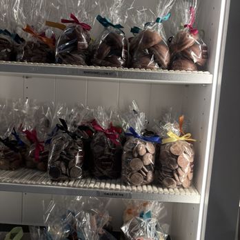 Dumon Chocolatier - Chocolatiers & Shops Near Me - Bruges, VWV Dumon Chocolatier - Chocolatiers & Shops Near Me - Bruges, VWV