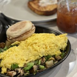 Urban Kitchen - Vegetable skillet with scrambled eggs