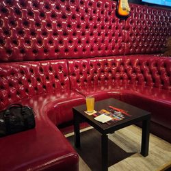 Cactus Jack's Bar & Grill - Cool horseshoe booth