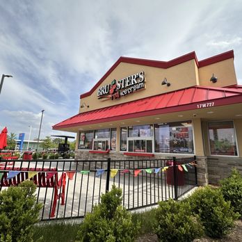 Bruster's Real Ice Cream - Desserts Near Me - Oakbrook Terrace, Illinois