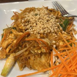 Chicken Pad Thai spice level 2 not to hot just right!