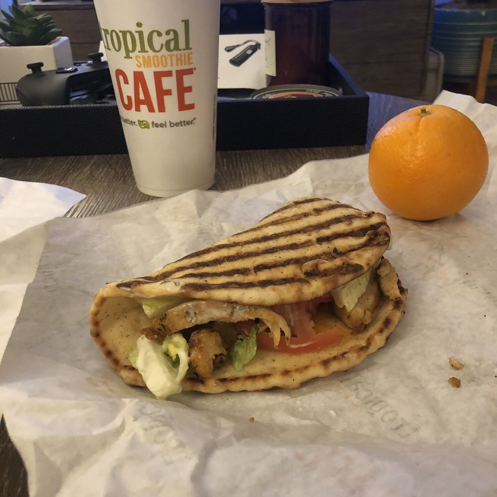 Flat bread sandwich to-go Flat bread sandwich to-go
