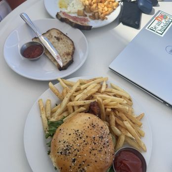 Hank's - Fried chicken sandwich and Hank's breakfast - Coffee & Tea Near Me - Austin, Texas