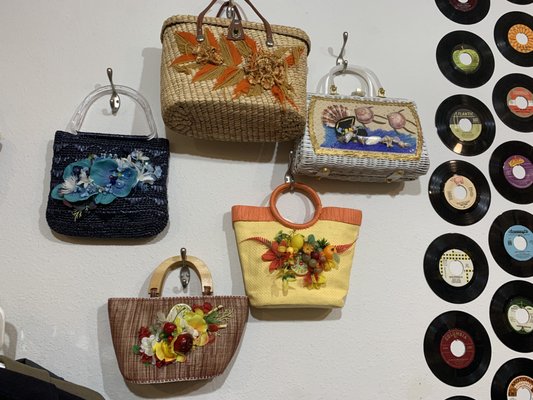 Iconic Atomic by null