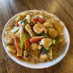 Seafood pan fried noodles