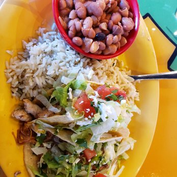 Fuzzy's Taco Shop - Combo taco fajita chicken, brisket, lime rice and bar acho beans - Mexican Near Me - Aurora, Colorado