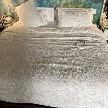 Courtyard by Marriott Montreal Brossard - King size bed - Hotels Near Me - Brossard, Quebec Courtyard by Marriott Montreal Brossard - King size bed - Hotels Near Me - Brossard, Quebec