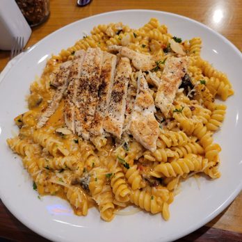 Italia Bella - Fusilli Creamy Pink Vodka with chicken. - Sicilian Near Me - Yucaipa, California