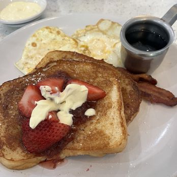 Bruncheon Las Colinas - Strawberry Cheesecake French Toast - Breakfast & Brunch Near Me - Irving, Texas