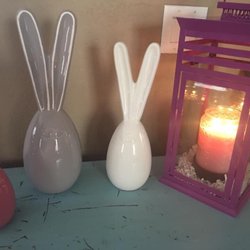 Gold Canyon Candles Shaila - Easter bunnies & Gold Canyon Large Strawberry & Black Pepper Heritage Candle