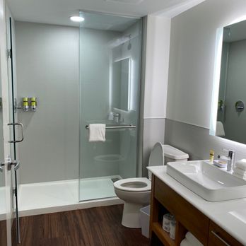 Element Knoxville West - Bathroom - Hotels Near Me - Knoxville, Tennessee