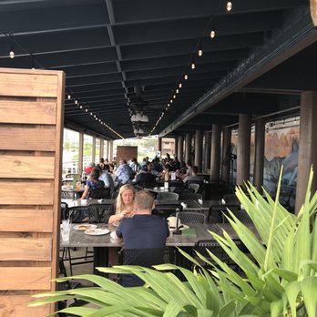 Restaurant 604 - Outside lanai - Breakfast & Brunch Near Me - Honolulu, Hawaii