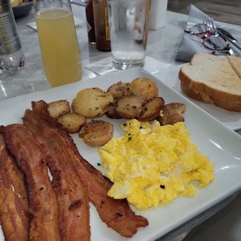 Cafe Mimosa - Big Breakfast with bacon and sour dough toast. I had two sides of green chile salsa. Delicious. - Breakfast & Brunch Near Me - Santa Rosa, California Cafe Mimosa - Big Breakfast with bacon and sour dough toast. I had two sides of green chile salsa. Delicious. - Breakfast & Brunch Near Me - Santa Rosa, California
