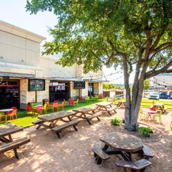 Little Woodrow's Bee Cave - It's always patio season at Little Woodrow's!