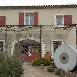 Moulin du Calanquet - la roue qui écrasait les olives..