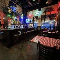Aurelio's Pizza - Dining area