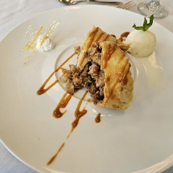Casola Dining Room - Apfelstrudel - Diners Near Me - Schenectady, New York