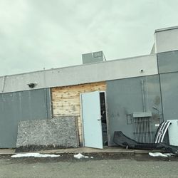Mobil - Mobil gas stop (banged up), Springfield