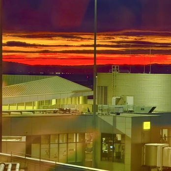 Maple Leaf Lounge - Photo 3: Sunrise - Airport Lounges Near Me - Millbrae, California Maple Leaf Lounge - Photo 3: Sunrise - Airport Lounges Near Me - Millbrae, California