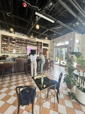 THE TELL ME BAR by null