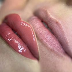 Chey Does Brows  - Lip blushing