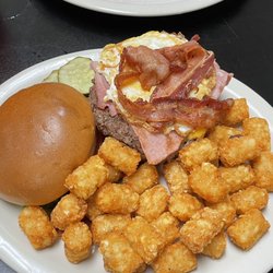 Trails Cafe - Farmer's burger with tator tots