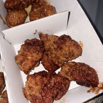 Buffalo Wild Wings - Couldn't even tell because there was such little sauce - Sports Bars Near Me - Lancaster, Pennsylvania Buffalo Wild Wings - Couldn't even tell because there was such little sauce - Sports Bars Near Me - Lancaster, Pennsylvania