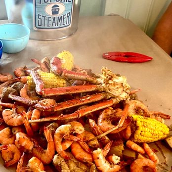 Topsail Steamer - Low tider crabby jimbo with sausage and extra shrimp - Seafood Near Me - Surf City, North Carolina Topsail Steamer - Low tider crabby jimbo with sausage and extra shrimp - Seafood Near Me - Surf City, North Carolina