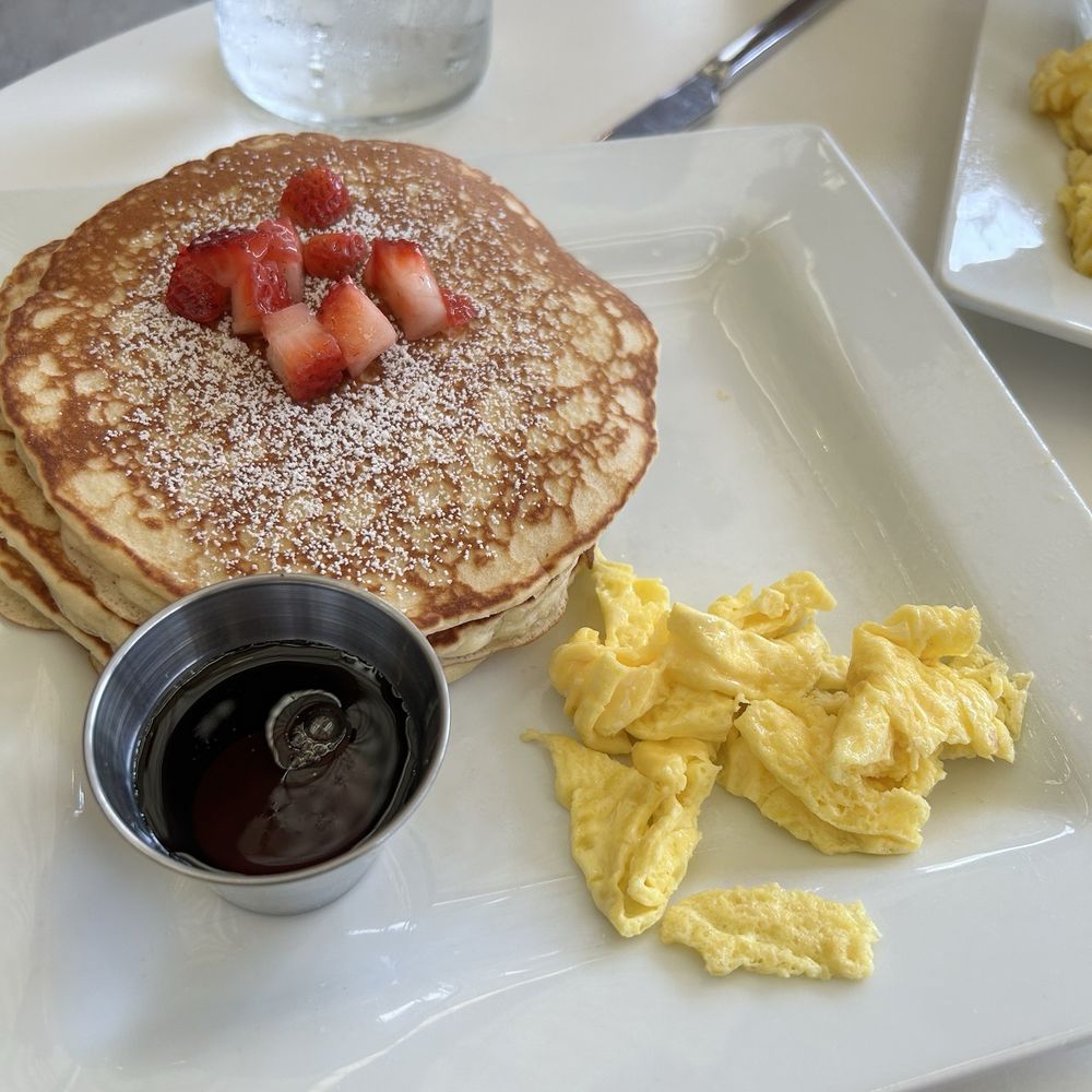 Strawberry Hotcakes