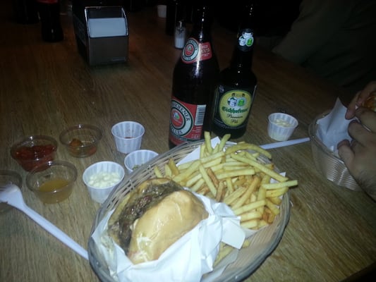 Tommis Burger Joint, Mitte by null