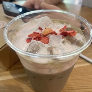Re Bakesic - Strawberry Cream Hojicha - Bakeries Near Me - Alhambra, California Re Bakesic - Strawberry Cream Hojicha - Bakeries Near Me - Alhambra, California