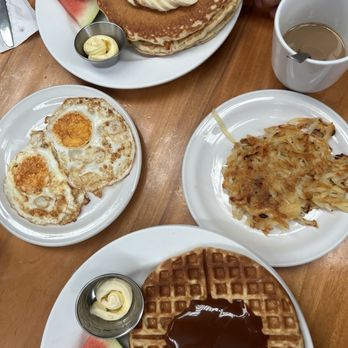 The Pancake House - Waffles de cajeta and Hotcakes de cacahuate y cajeta - Desserts Near Me - Puerto Vallarta, JAL The Pancake House - Waffles de cajeta and Hotcakes de cacahuate y cajeta - Desserts Near Me - Puerto Vallarta, JAL