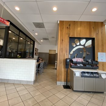 Chick-fil-A - Bathrooms and indoor seating - Fast Food Near Me - Los Angeles, California