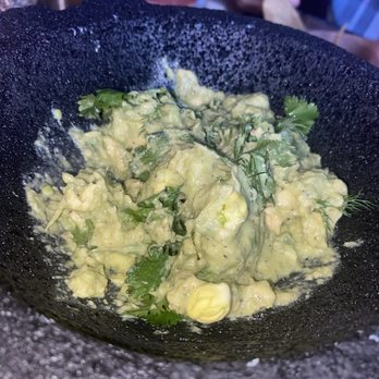 Amano - Guacamole con hierbas - Cocktail Bars Near Me - Caldwell, Idaho