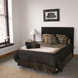 Bee Hat Lofts - Bee Hat Bedroom - Lots of Natural Light!