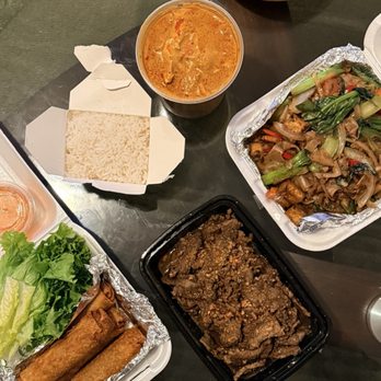 Viet Thai Cafe - Yellow Curry Chicken, Fried Chicken Egg roll, Pad Kee Mao Tofu & Beef Pad Kra Tiem. - Thai Near Me - South Gate, California Viet Thai Cafe - Yellow Curry Chicken, Fried Chicken Egg roll, Pad Kee Mao Tofu & Beef Pad Kra Tiem. - Thai Near Me - South Gate, California