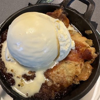 Fixins Soul Kitchen - Peach cobbler - Soul Food Near Me - Sacramento, California