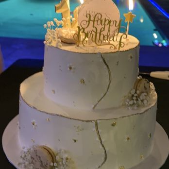 Karla's Cakes - Vanilla cake with cream cheese and strawberry. - Bakeries Near Me - Ontario, California Karla's Cakes - Vanilla cake with cream cheese and strawberry. - Bakeries Near Me - Ontario, California