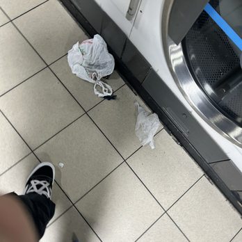 Laundromart - Laundromat Near Me - Riviera Beach, Florida