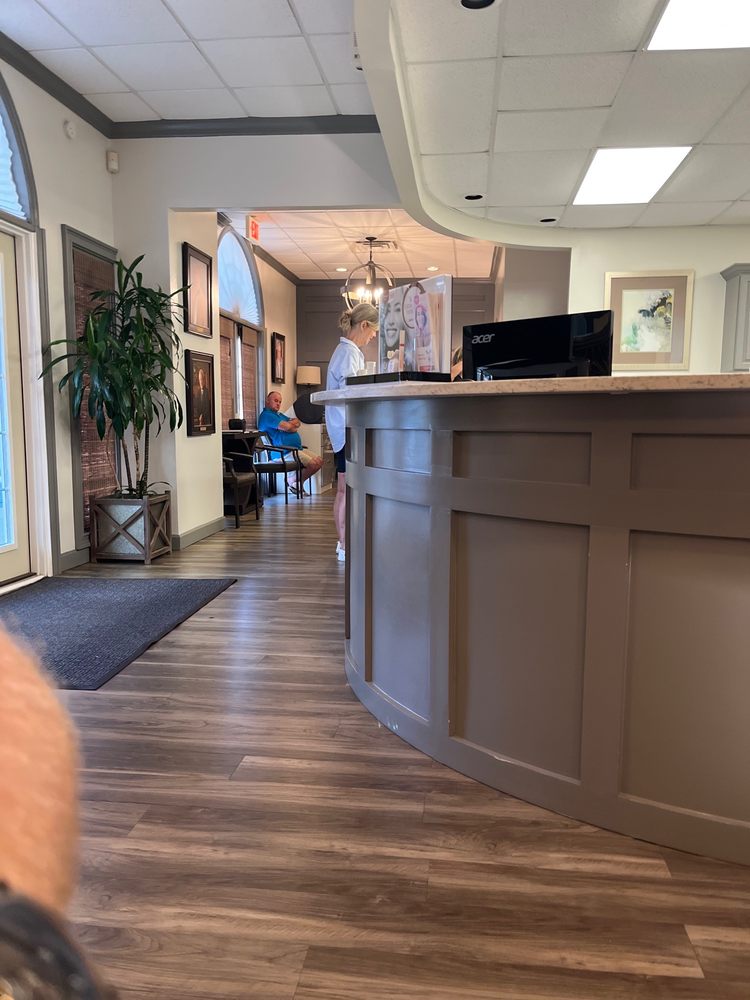 SHALLOWFORD FAMILY DENTAL GROUP 6101 Shallowford Rd, Chattanooga