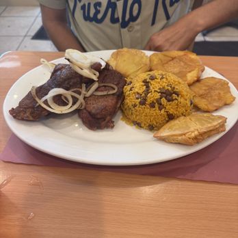 El Bajareque Restaurant - Arroz con gandules, chuletas frita y tostones de pana - Latin American Near Me - Miami, Florida El Bajareque Restaurant - Arroz con gandules, chuletas frita y tostones de pana - Latin American Near Me - Miami, Florida