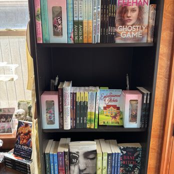 The Literary Escape - Bookstores Near Me - Chester, West Virginia