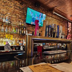 Topshelf Liquor Bar & Pizza