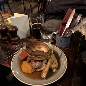The Lamb - Beef Sunday Roast at the Lamb on Lamb's Conduit, London.  December 2022 - Pubs Near Me - London, XGL