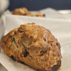 Wooden Bakery - Raisin scone
